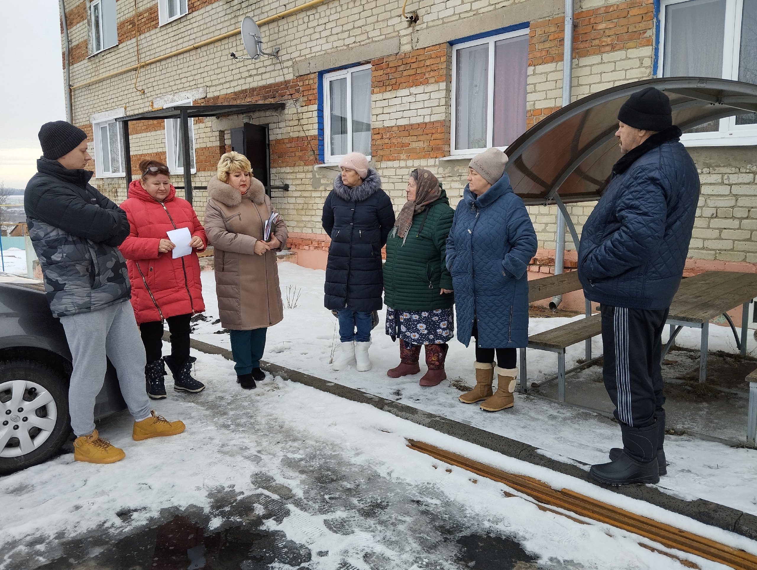 Встреча главы администрации сельского поселения с жителями МКД.