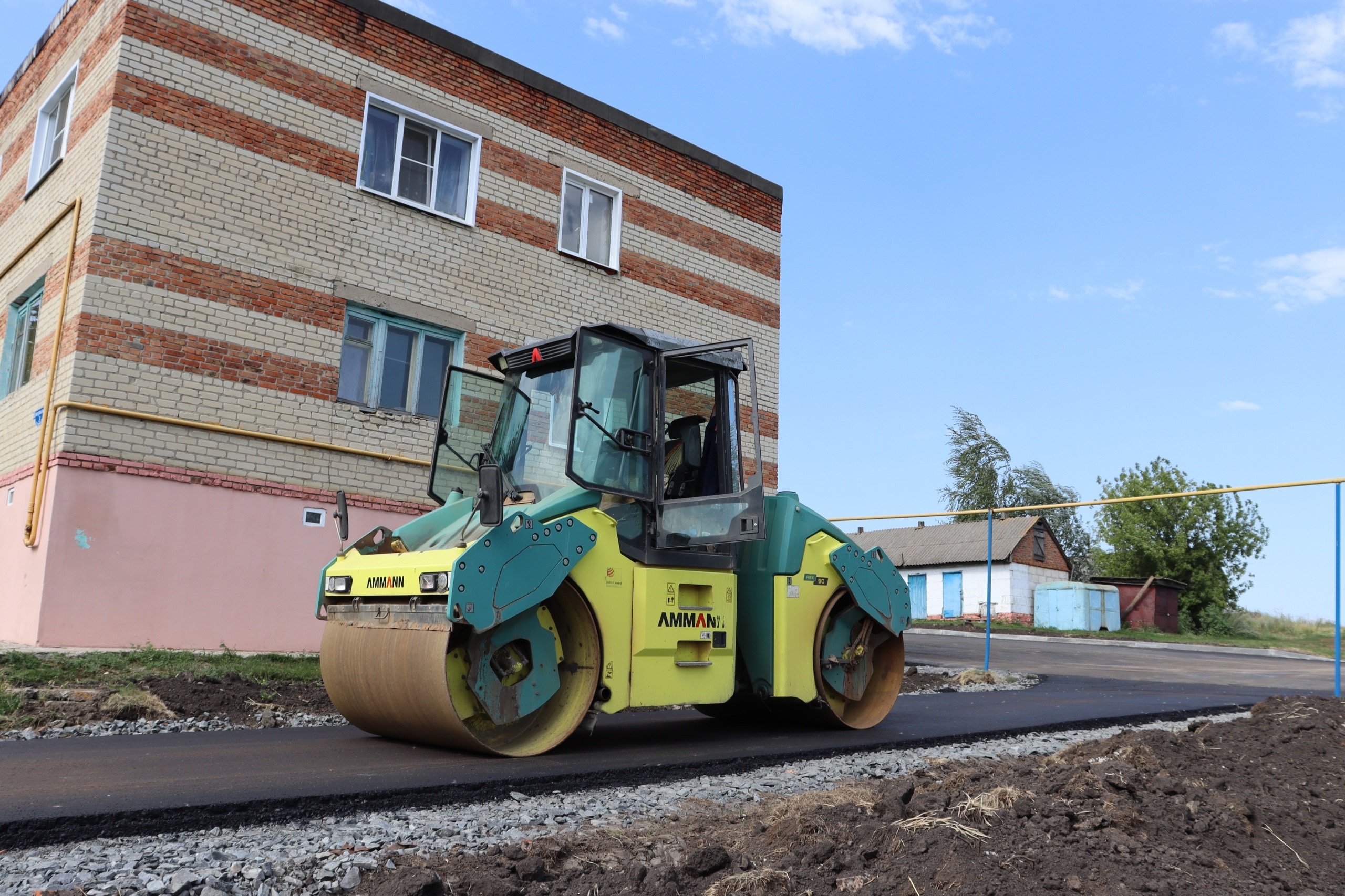 Завершен ремонт подъезда к многоквартирному дому в селе Шидловка.