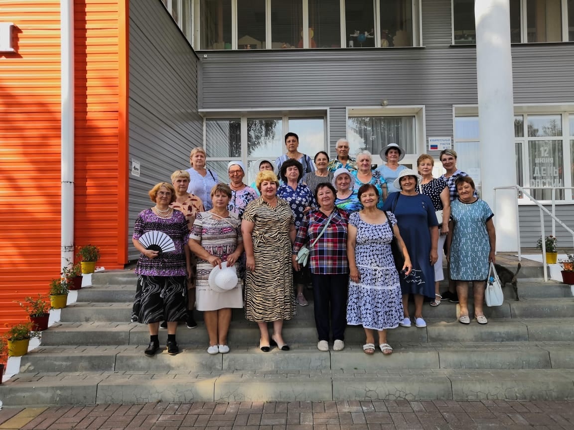 Экскурсия для жителей из Волчье-Александролвского сельского поселения.