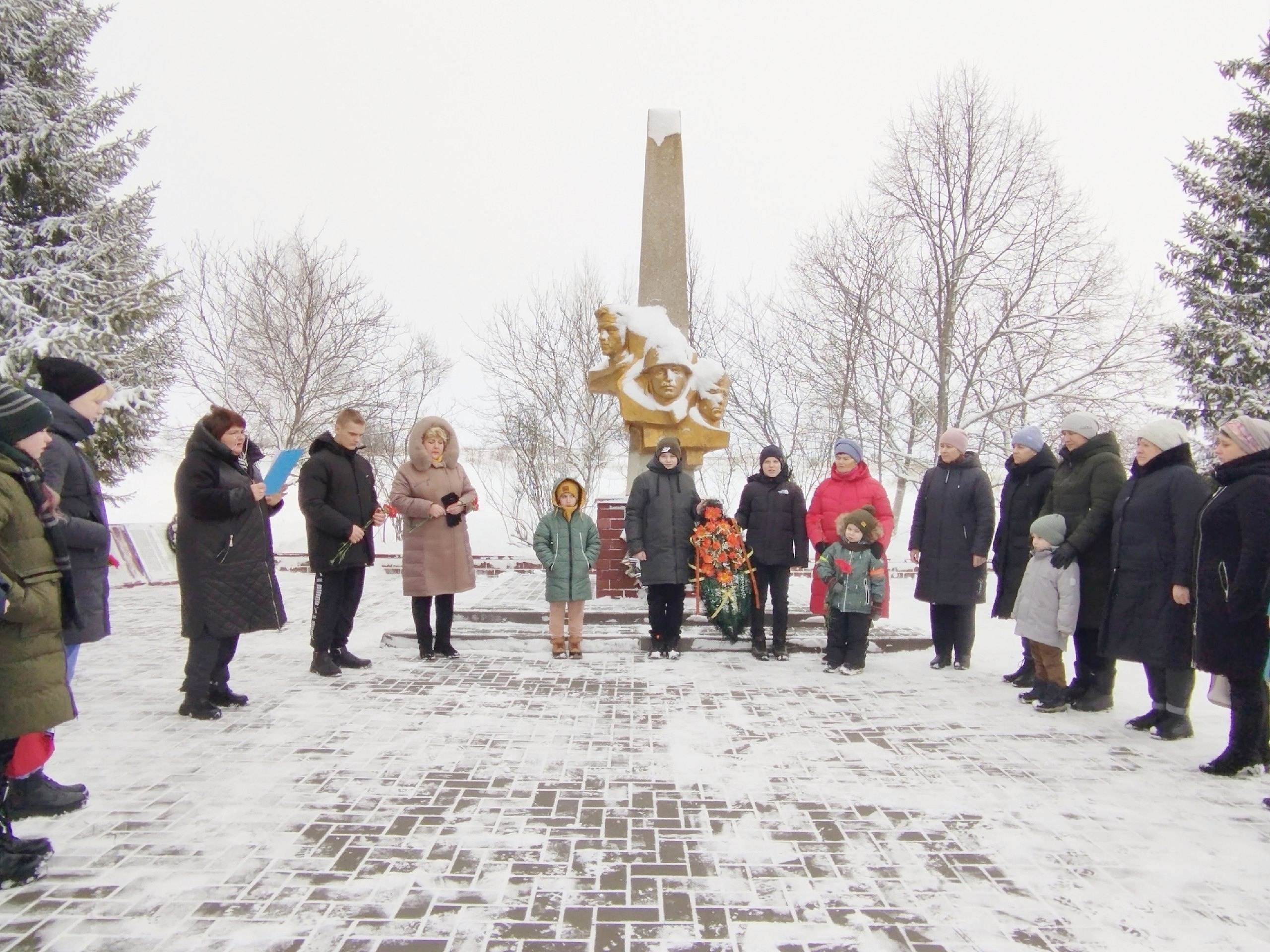 Митинг у обелиска.