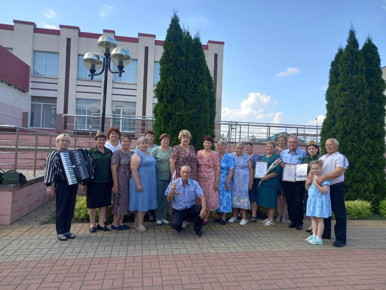 Активисты общественного самоуправления получили заслуженные награды.